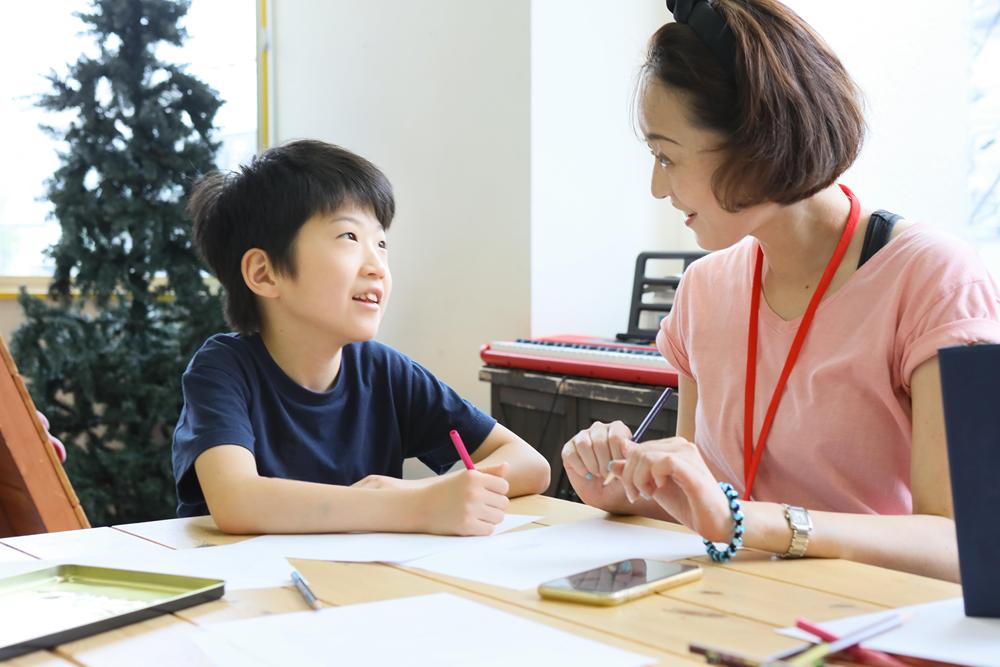 beat365-“儿童成长陪伴师”能高质量陪娃？专家：无法取